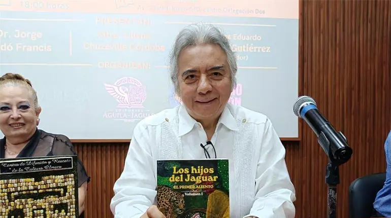 Presenta Feliciano Wong su libro "Los hijos del Jaguar: primer aliento", volumen 1