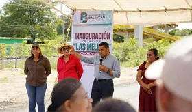 Ciudadanos reclaman a autoridades de Balanc&aacute;n durante entrega de obra a la que acudi&oacute; May