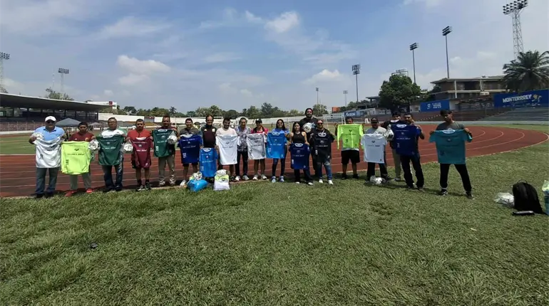 Entregan uniformes para la Fase Estatal de la Copa Telmex en Tabasco
