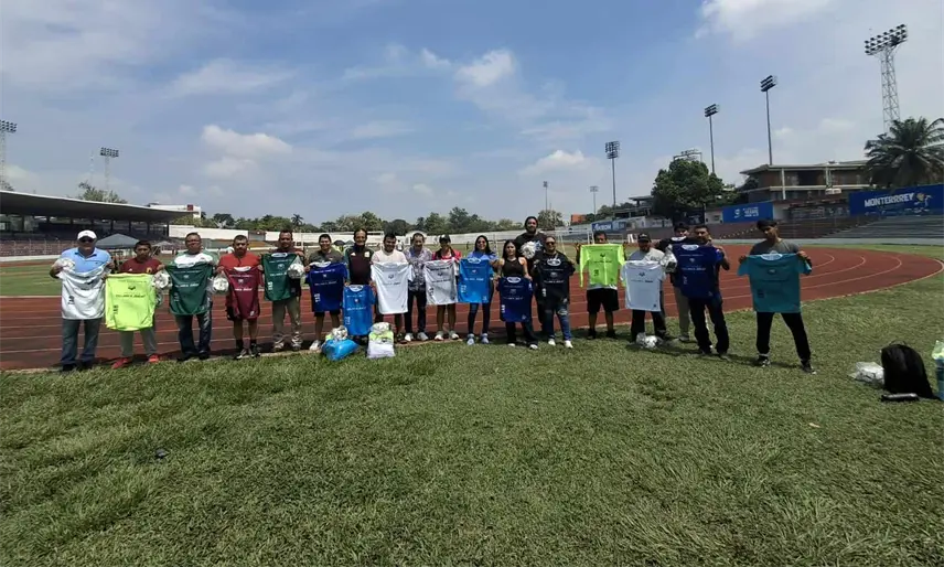 Entregan uniformes para la Fase Estatal de la Copa Telmex en Tabasco