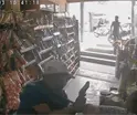 Sujetos armados asaltan a adulta mayor en tienda de Comalcalco