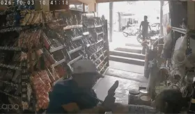 Sujetos armados asaltan a adulta mayor en tienda de Comalcalco