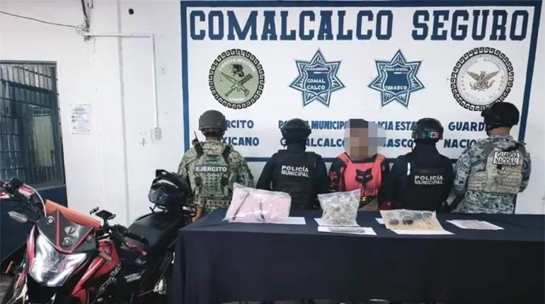Detienen en Comalcalco a "El Gordo" con droga y una pistola