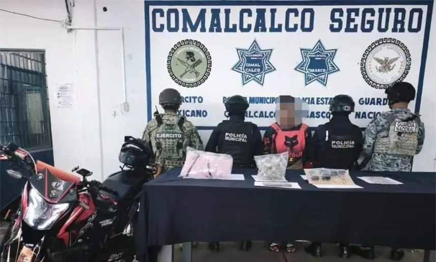 Detienen en Comalcalco a "El Gordo" con droga y una pistola
