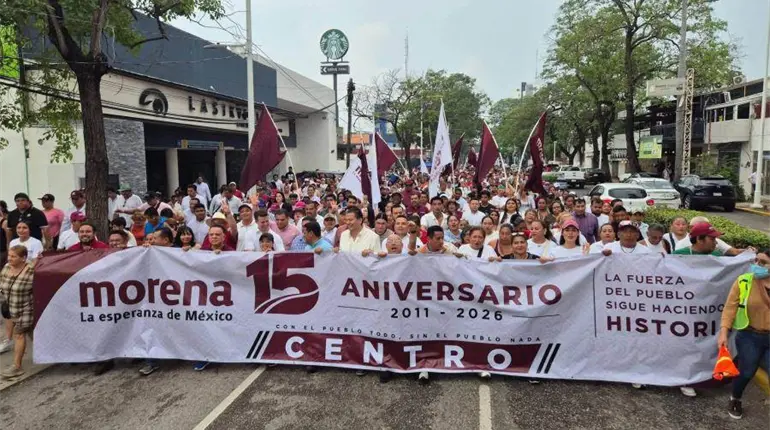Celebra Morena Tabasco sus 15 a&ntilde;os de fundaci&oacute;n con marcha en Villahermosa