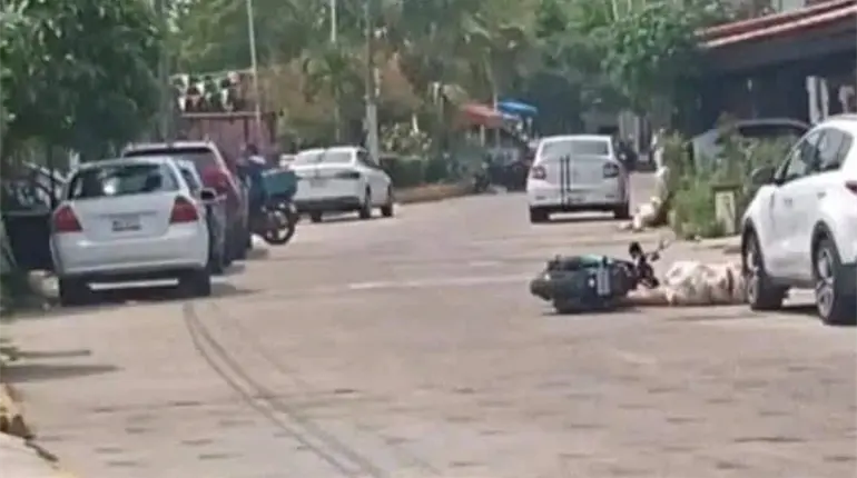 Balean a mujer mientras viajaba en su motocicleta en Cunduac&aacute;n