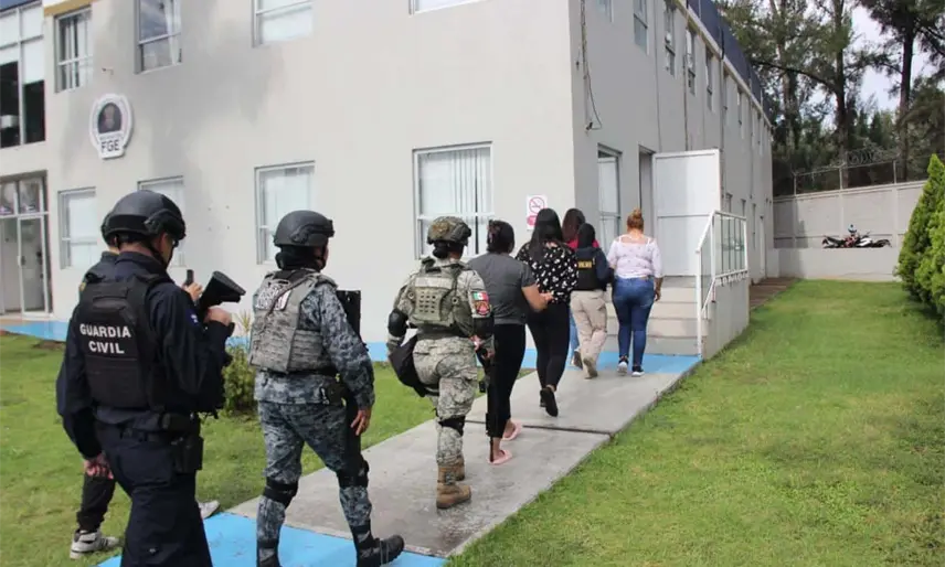 Fiscalía de Michoacán detiene a cuatro mujeres implicadas en extorsión y secuestro exprés