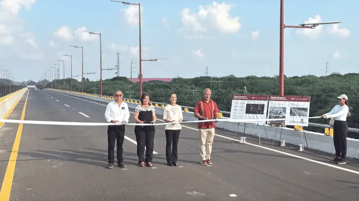 Inaugura Sheinbaum puente de acceso al puerto de Veracruz
