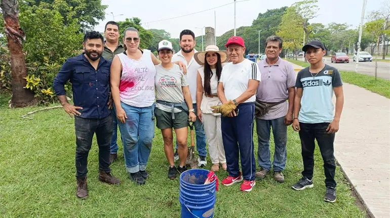 Ambientalistas reforestan Paseo Tabasco, zona amenazada por el proyecto Villahermosa 2030