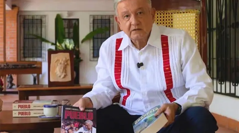 En su nuevo libro, AMLO califica como "canallesco" retiro de la visa a su hijo Andy L&oacute;pez