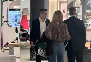 Alejandro Murat es captado junto a su esposa en tienda de lujo en Madrid, Espa&ntilde;a