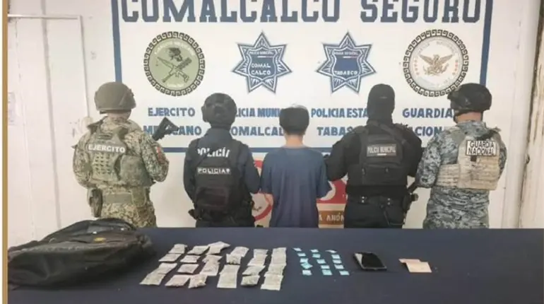 Detienen en Comalcalco a menor de edad con marihuana y coca&iacute;na listas para su venta