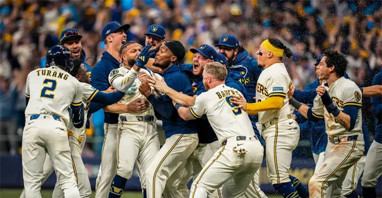Milwaukee a un juego de llegar a la final de la Nacional; Atlanta iguala la serie ante Dodgers