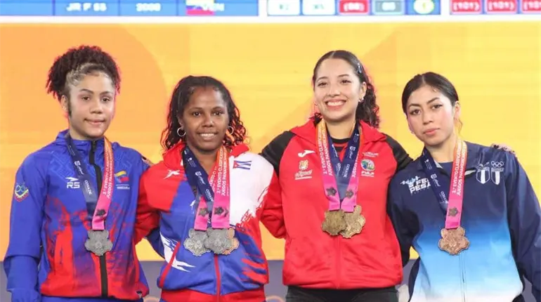 Irene Borrego gana tres oros para M&eacute;xico en Panamericano de Halterofilia en Nayarit