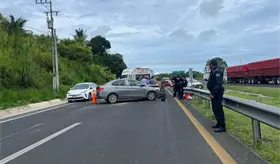 Colisiona automovilista contra muro de contenci&oacute;n en la Coatzacoalcos-Villahermosa