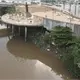 Migrantes improvisan campamento bajo el Malec&oacute;n de Villahermosa