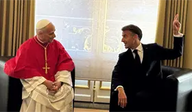 La gira por Francia fortaleci&oacute; el liderazgo del Papa en el mundo: Alazraki