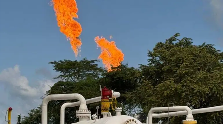 Pemex se comprometi&oacute; a apagar dos de tres mecheros de la zona Agave en enero 2027