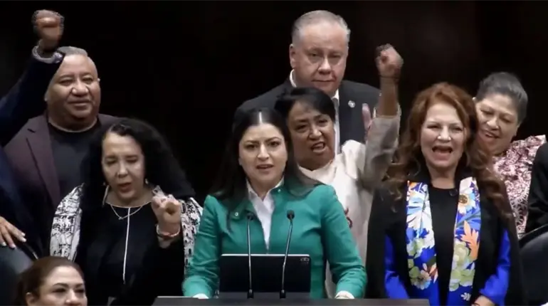 Morena grita a favor del huachicol fiscal en San L&aacute;zaro durante aprobaci&oacute;n de la Ley Aduanera