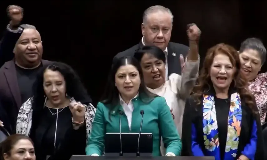 Morena grita a favor del huachicol fiscal en San Lázaro durante aprobación de la Ley Aduanera