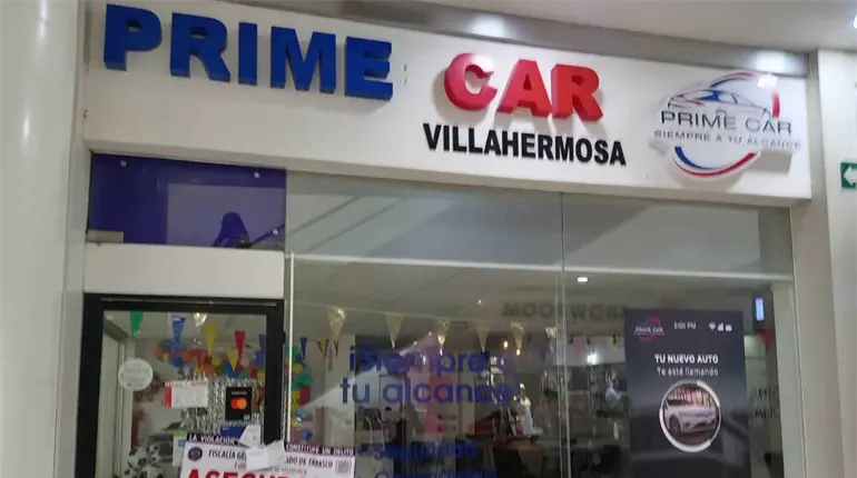 Mantiene FGE Tabasco asegurada oficinas de financiera de autos en plaza La Comer por presunto fraude