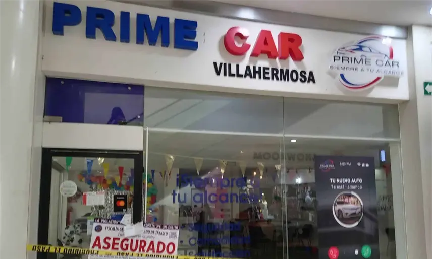 Mantiene FGE asegurada oficinas de financiera de autos en plaza La Comer por presunto fraude