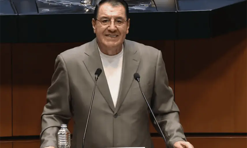 Gasta coordinador del PT en el Senado casi 10 mil pesos para regalar nuevo libro de AMLO a la bancada de Morena