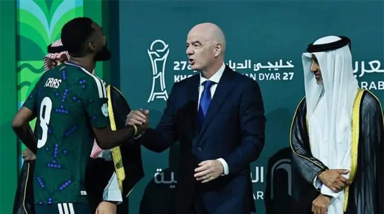Gianni Infantino promete m&aacute;s respaldo para el f&uacute;tbol africano