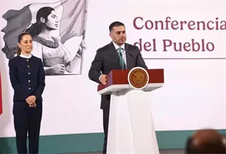 Rechaza Sheinbaum haber "rega&ntilde;ado" a Harfuch tras reporte del The WSJ
