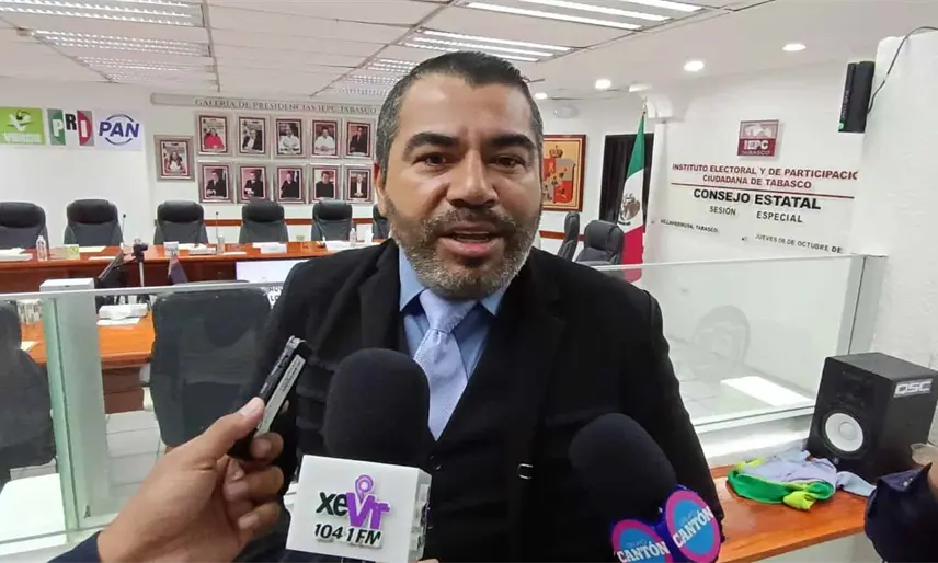 Críticas son tolerables, pero si "rebasan la línea" habrá denuncias: Hernán González