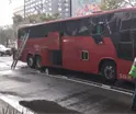 Se incendia autob&uacute;s sobre Paseo de la Reforma en CDMX; pasajeros quedan atrapados por una falla