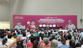 Entregan tarjetas a m&aacute;s de 400 beneficiarios del programa "bienestar y plenitud" en Centro