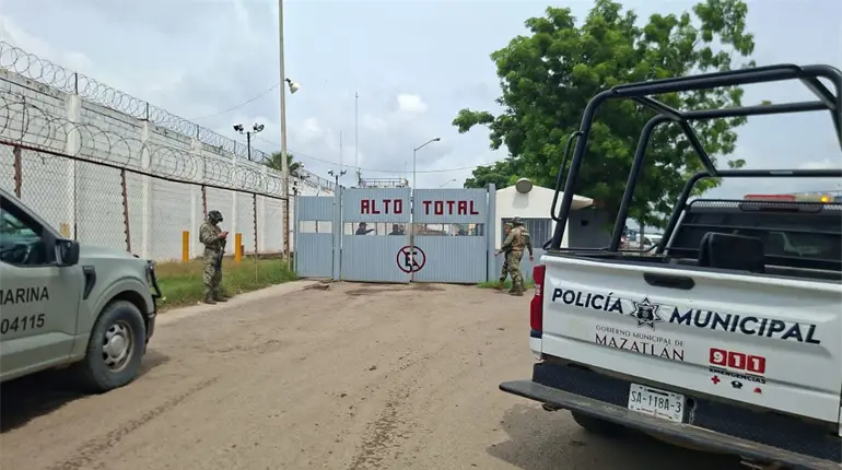 Nueva ri&ntilde;a en penal de Mazatl&aacute;n deja dos internos muertos