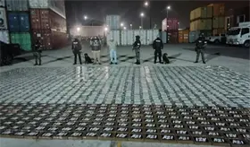 Incautan en Ecuador 1.6 toneladas de coca&iacute;na ocultas en maquinaria industrial con destino a M&eacute;xico