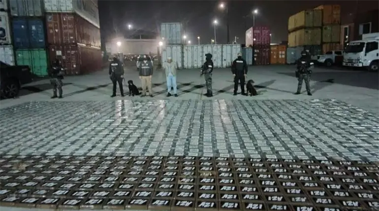 Incautan en Ecuador 1.6 toneladas de coca&iacute;na ocultas en maquinaria industrial con destino a M&eacute;xico
