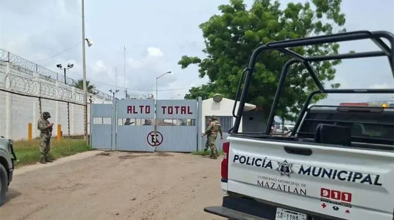 Nueva ri&ntilde;a en penal de Mazatl&aacute;n deja dos internos muertos