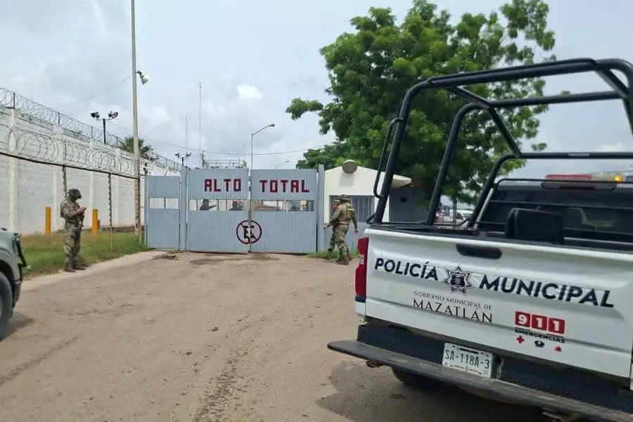 Nueva ri&ntilde;a en penal de Mazatl&aacute;n deja 2 internos muertos