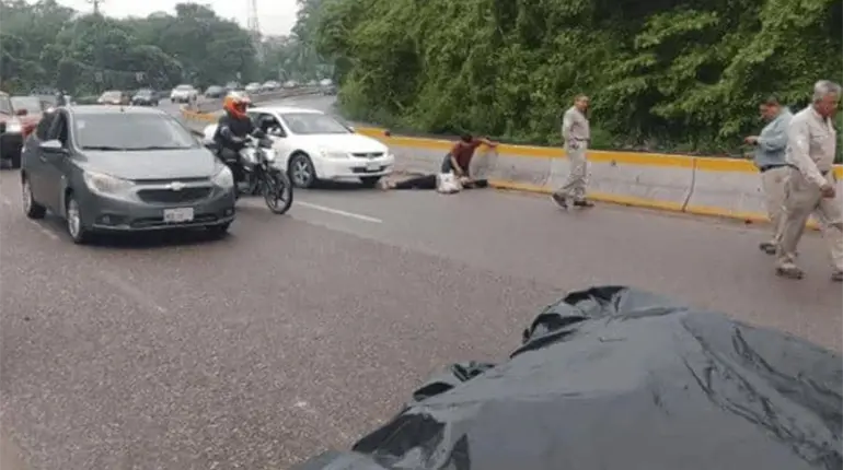 2 accidentes dejan 5 veh&iacute;culos siniestrados y 1 herido en Para&iacute;so y Cunduac&aacute;n