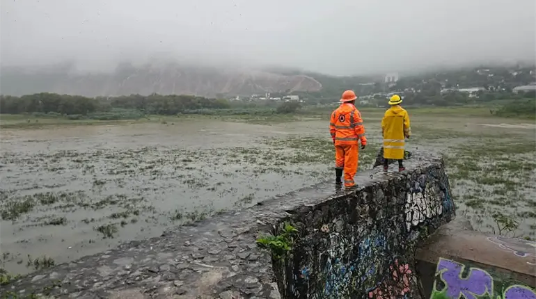 Sim&oacute;n provoca inundaciones y deslaves en Acapulco