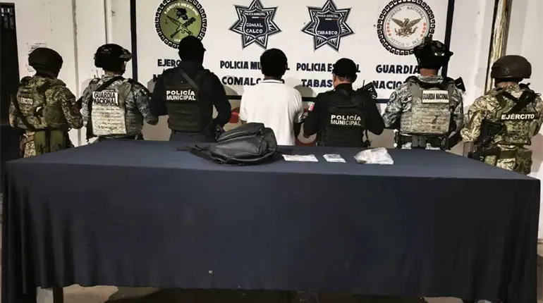 Cae menor de 15 a&ntilde;os con varias dosis de droga en Comalcalco; portaba uniforme escolar