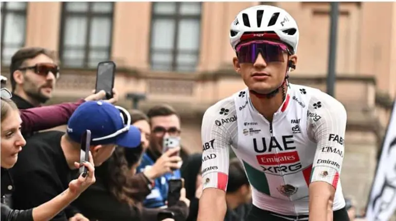 Isaac del Toro qued&oacute; fuera del top 20 en el Giro de Lombard&iacute;a en Italia