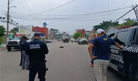 Gr&uacute;a deja sin luz a vecinos de 27 de febrero en Atasta; retienen la unidad