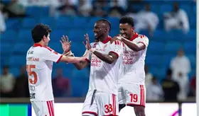 Qui&ntilde;ones brilla en la goleada del Al Qadsiah ante Al-Kholood con gol a lo panenka y dos asistencias