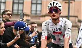 Isaac del Toro qued&oacute; fuera del top 20 en el Giro de Lombard&iacute;a en Italia