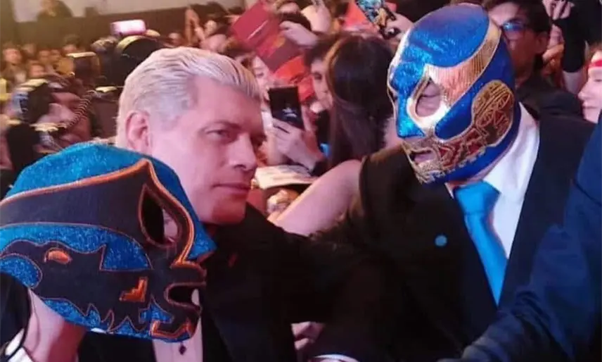 El luchador tabasqueño "Canek" convive con la superestrella de la WWE Cody Rhodes