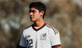 Tabasque&ntilde;o Fernando Ruiz fue incluido en el once ideal de la Vertex Cup de futbol en Inglaterra