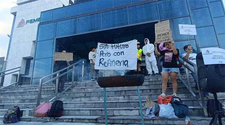 Exigen ambientalistas a Pemex transparencia y soluci&oacute;n inmediata ante olores a hidrocarburo