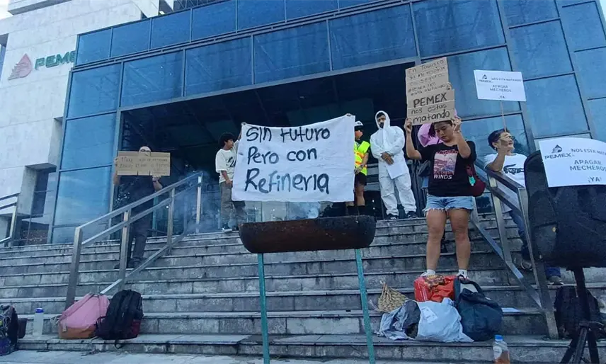 Exigen ambientalistas a Pemex transparencia y solución inmediata ante olores a hidrocarburo