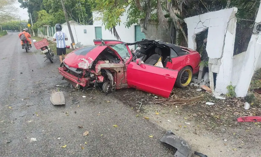 Aparatoso accidente automovilístico en los límites de Paraíso y Comalcalco