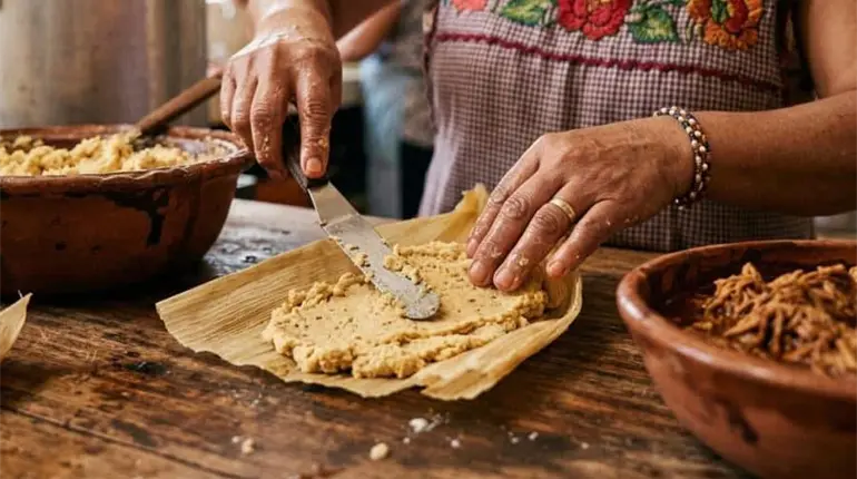 Anuncia Padre Tiktokero venta de tamales para el D&iacute;a de Muertos en beneficio de la parroquia de Chiltepec